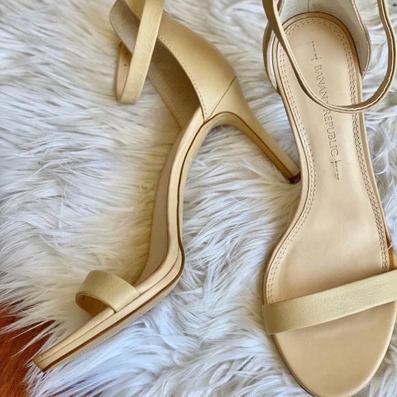 Banana Republic Shoes - Banana republic heels